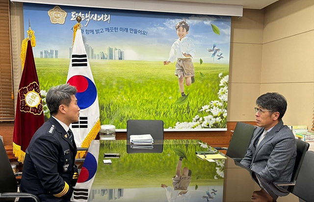 240215 유승영 평택시의회 의장, 신임 평택경찰서장.jpg