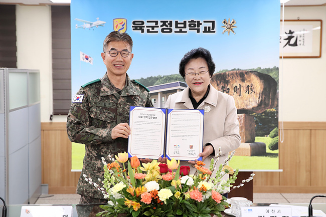 첨단드론산업 인프라 도시 이천을 위한 이천시-육군정보학교 상호협력 업무협약 체결 (2).jpg