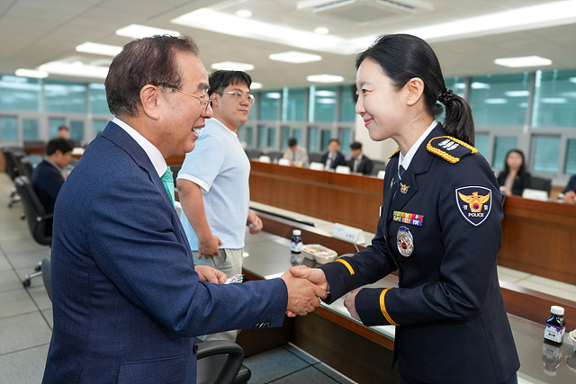 20240705 하윤수 교육감 5일 법교육 강사단 위촉(사진설명)_붙임1.jpg
