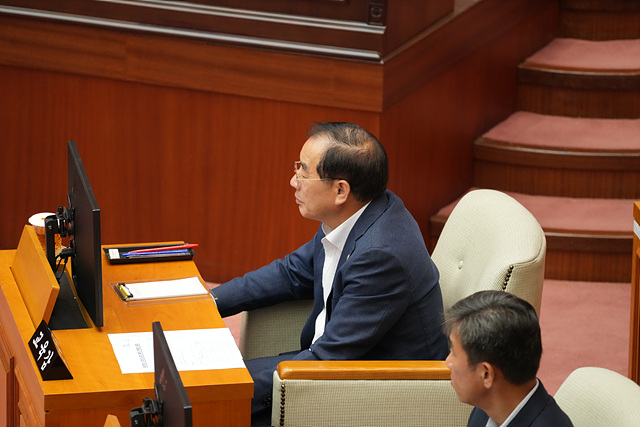 20240724 하윤수 교육감 24일 제323회 시의회 임시회 4차 본회의 참석(사진설명)_붙임1.jpg