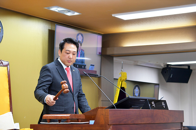 01 후반기 의장으로서의 회기 운영.jpg