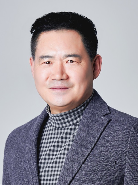 vv(사)재원횡성군민회 회장 박완식이미지 사진.jpg