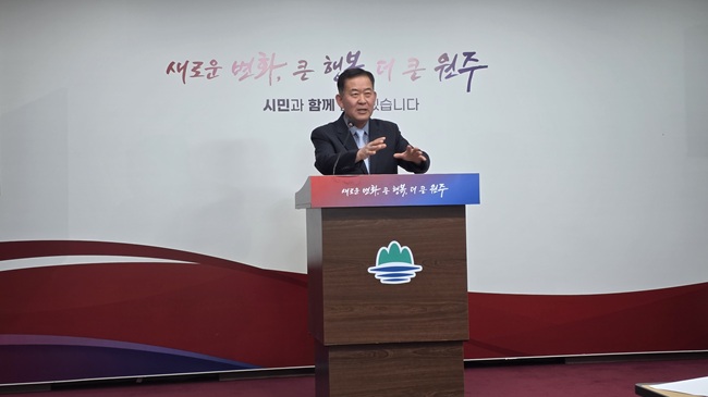 vv조남현 이사장 이미지2.jpg
