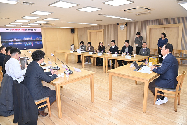 (사진2)하남시, ‘2025년 일자리창출 우수기업’ 4개사 선정… 현판 수여식 개최.jpg