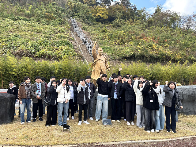 1-2.보성군, 명문대 진학 열풍 지역 교육 저력 입증_작년, 관내 고등학교 학생들이 _내고장, 보성 탐방대 현장투어_를 하고 있다.jpg