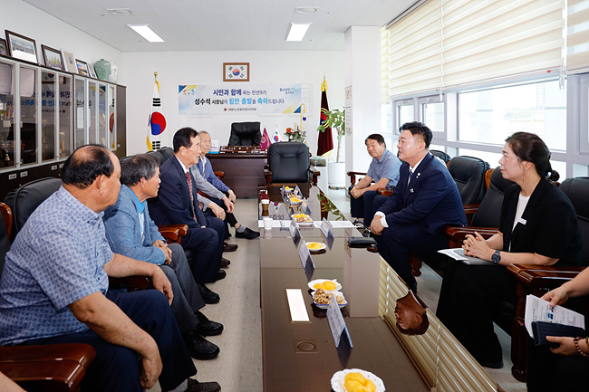 1 성수석 이천시장 대한노인회 이천시지회 방문.jpg