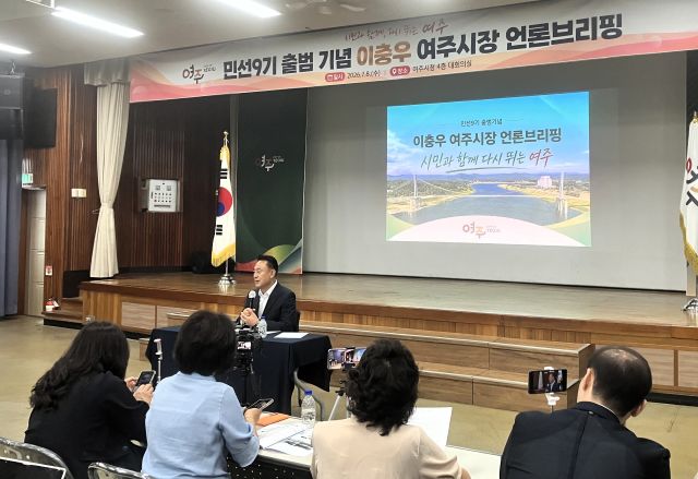 이충우시장_간담회2_1.jpg